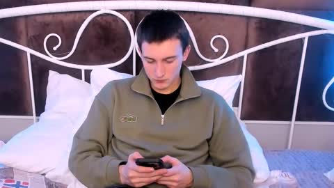 Snapshot of david__diamond chatting on November 19, 2025, 4:18 pm David online show from November 19, 2025, 4:18 pm