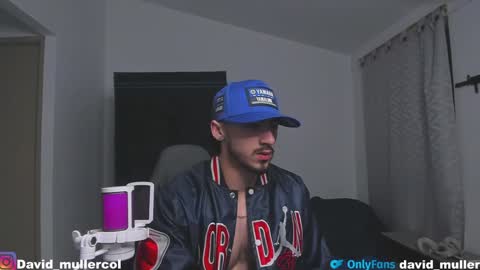 Snapshot of david_muller_ chatting on December 4, 2024, 11:35 pm David online show from December 4, 2024, 11:35 pm