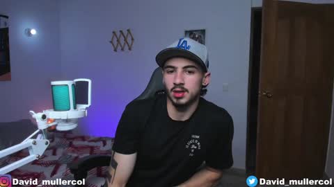 Snapshot of david_muller_ chatting on January 10, 2025, 11:39 pm David online show from January 10, 2025, 11:39 pm