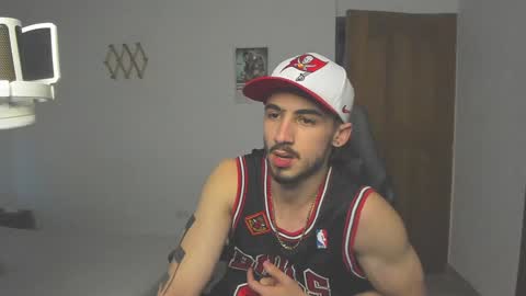 Snapshot of david_muller_ chatting on January 21, 2025, 10:19 pm David online show from January 21, 2025, 10:19 pm