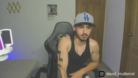 Snapshot of david_muller_ chatting on January 24, 2025, 11:23 pm David online show from January 24, 2025, 11:23 pm