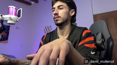 Snapshot of david_muller_ chatting on February 5, 2025, 5:09 pm David online show from February 5, 2025, 5:09 pm