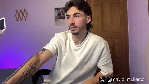 Snapshot of david_muller_ chatting on February 9, 2025, 10:21 pm David online show from February 9, 2025, 10:21 pm