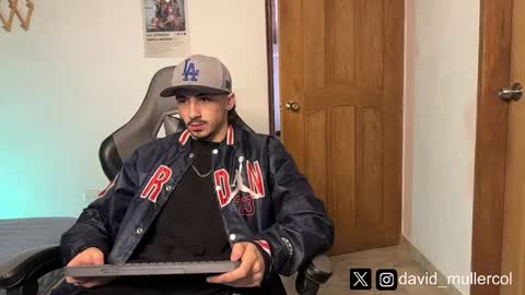 Snapshot of david_muller_ chatting on February 14, 2025, 4:52 pm David online show from February 14, 2025, 4:52 pm