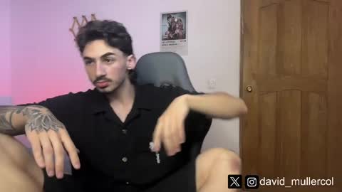 Snapshot of david_muller_ chatting on February 16, 2025, 11:37 pm David online show from February 16, 2025, 11:37 pm