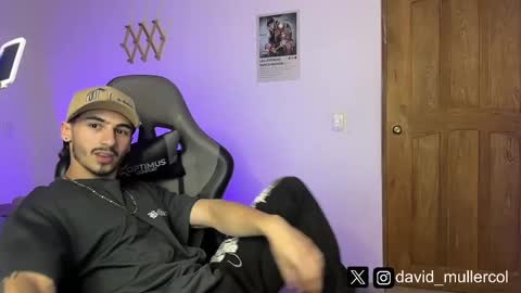 Snapshot of david_muller_ chatting on February 19, 2025, 1:18 am David online show from February 19, 2025, 1:18 am