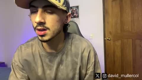 Snapshot of david_muller_ chatting on February 20, 2025, 1:25 am David online show from February 20, 2025, 1:25 am