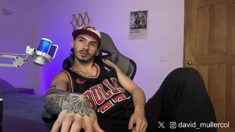 Snapshot of david_muller_ chatting on February 22, 2025, 9:26 pm David online show from February 22, 2025, 9:26 pm