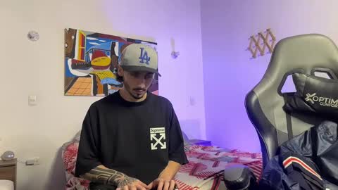 Snapshot of david_muller_ chatting on March 5, 2025, 3:18 am David online show from March 5, 2025, 3:18 am