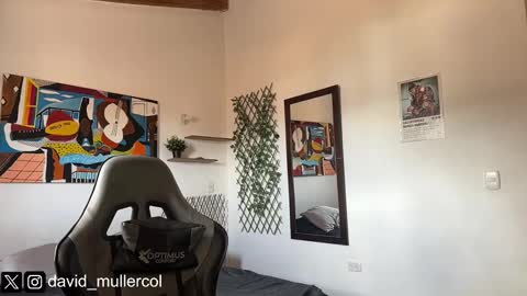 Snapshot of david_muller_ chatting on September 24, 2025, 4:10 pm David online show from September 24, 2025, 4:10 pm