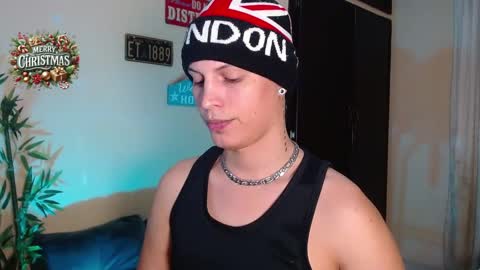 Snapshot of david_neill chatting on December 29, 2024, 4:59 am David Neill online show from December 29, 2024, 4:59 am