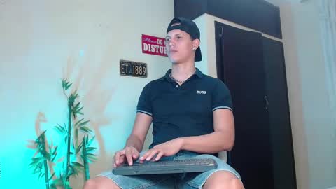 Snapshot of david_neill chatting on January 6, 2025, 12:27 am David Neill online show from January 6, 2025, 12:27 am