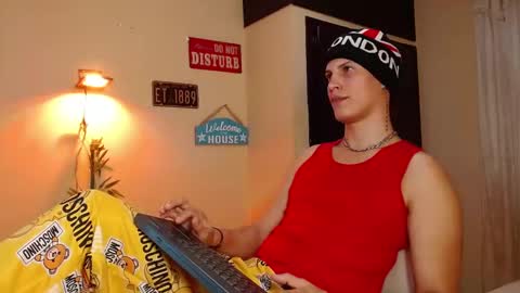 Snapshot of david_neill chatting on January 9, 2025, 3:47 am David Neill online show from January 9, 2025, 3:47 am