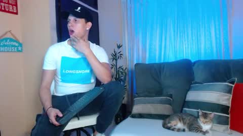 Snapshot of david_neill chatting on January 18, 2025, 5:31 am David Neill online show from January 18, 2025, 5:31 am