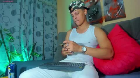 Snapshot of david_neill chatting on November 3, 2025, 2:02 am David Neill online show from November 3, 2025, 2:02 am