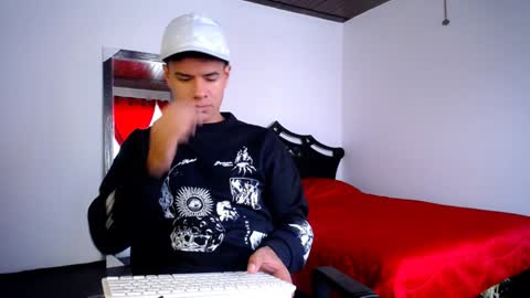 Snapshot of davidkaloc chatting on January 14, 2025, 2:11 pm David online show from January 14, 2025, 2:11 pm