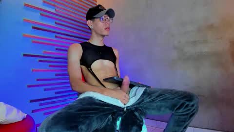 daviid_huge online show from October 31, 2025, 1:45 pm