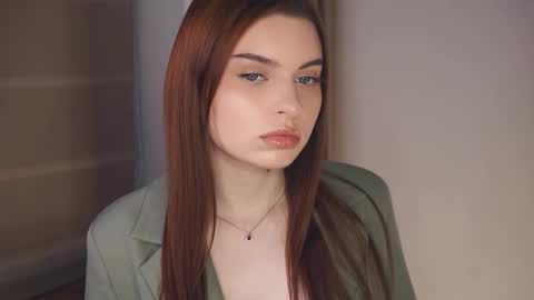 Louise online show from April 15, 2026, 10:10 pm