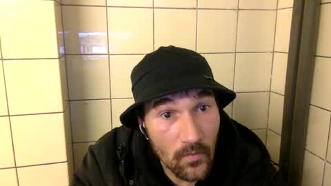 davocolours1112 online show from November 17, 2025, 3:29 pm