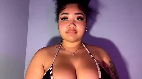 Snapshot of dayqueen1 chatting on April 27, 2026, 8:01 am dayqueen1 online show from April 27, 2026, 8:01 am
