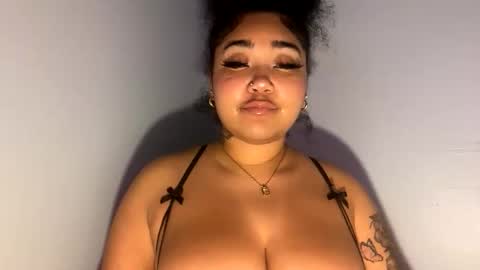Snapshot of dayqueen1 chatting on May 3, 2026, 11:27 am dayqueen1 online show from May 3, 2026, 11:27 am