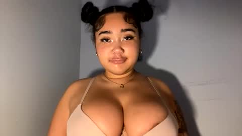 Snapshot of dayqueen1 chatting on May 18, 2026, 6:41 am dayqueen1 online show from May 18, 2026, 6:41 am