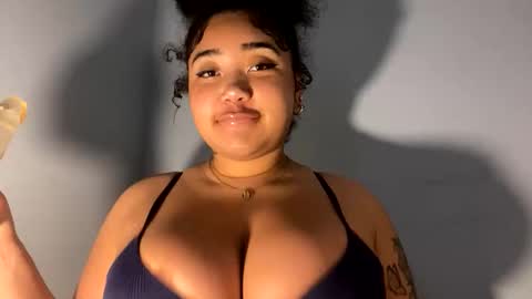Snapshot of dayqueen1 chatting on June 3, 2026, 11:35 am dayqueen1 online show from June 3, 2026, 11:35 am
