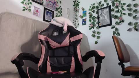 Snapshot of dazzayyy chatting on December 4, 2024, 12:52 am dazzayy online show from December 4, 2024, 12:52 am