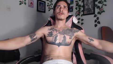 Snapshot of dazzayyy chatting on December 13, 2024, 12:20 am dazzayy online show from December 13, 2024, 12:20 am