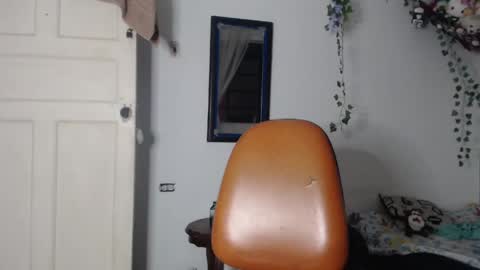 dazzayy online show from May 1, 2026, 1:21 am