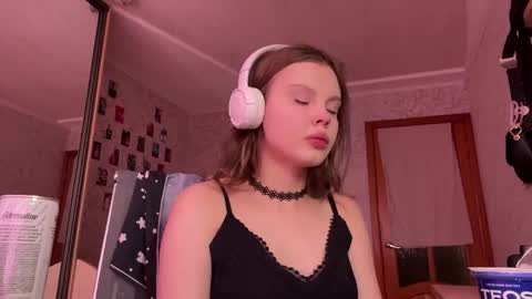 Dee online show from June 5, 2026, 1:06 pm
