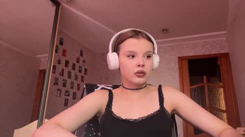 Dee online show from June 19, 2026, 1:48 pm