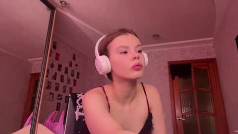 Dee online show from June 22, 2026, 9:06 am