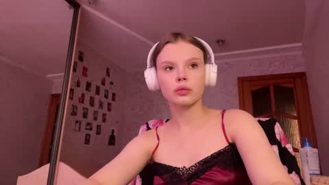 Dee online show from July 10, 2026, 1:14 pm