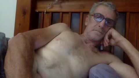 Snapshot of deanofflove2210 chatting on December 10, 2024, 8:40 am deanofflove2210 online show from December 10, 2024, 8:40 am