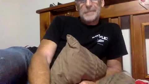 Snapshot of deanofflove2210 chatting on January 2, 2025, 12:35 pm deanofflove2210 online show from January 2, 2025, 12:35 pm