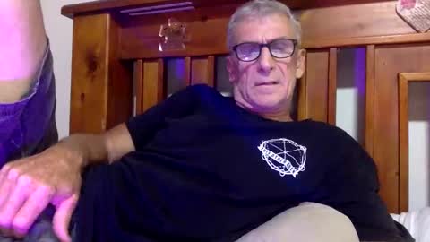 Snapshot of deanofflove2210 chatting on January 26, 2025, 2:03 am deanofflove2210 online show from January 26, 2025, 2:03 am