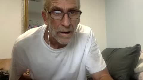 deanofflove221000 online show from February 9, 2026, 8:07 am