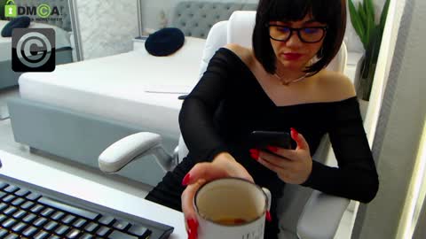 Snapshot of dear_ellisse chatting on December 19, 2024, 8:45 am Elly online show from December 19, 2024, 8:45 am