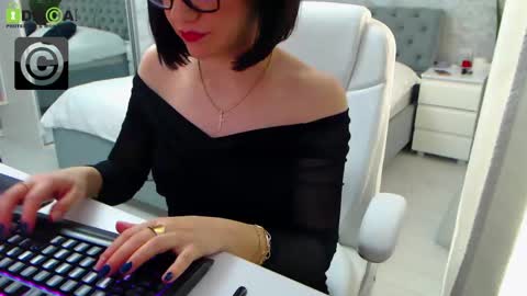 Snapshot of dear_ellisse chatting on February 26, 2025, 9:53 am Elly online show from February 26, 2025, 9:53 am