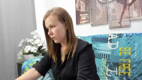 Holly online show from May 13, 2026, 2:09 am