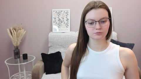 Jessica online show from November 18, 2025, 10:09 am