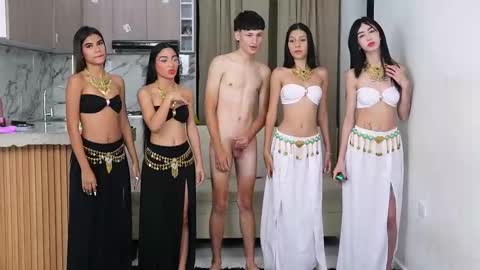 Hannah - Annie - Alisson online show from October 31, 2025, 7:37 pm