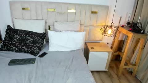 debora_heels_ online show from February 17, 2026, 11:29 am