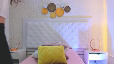 Debora online show from November 9, 2025, 10:24 am