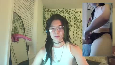 Snapshot of deciduousdoll chatting on October 5, 2025, 5:28 am deciduousdoll online show from October 5, 2025, 5:28 am