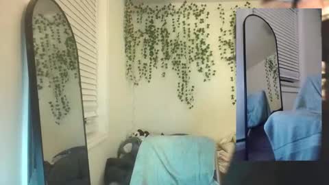 Snapshot of deciduousdoll chatting on November 10, 2025, 6:34 am deciduousdoll online show from November 10, 2025, 6:34 am