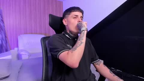 declan_fox online show from September 24, 2025, 3:32 am