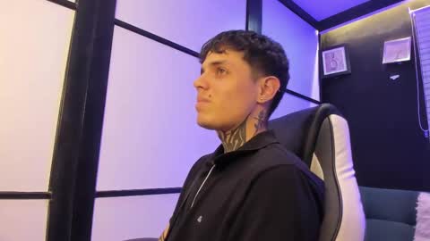 declan_fox online show from October 31, 2025, 2:12 am