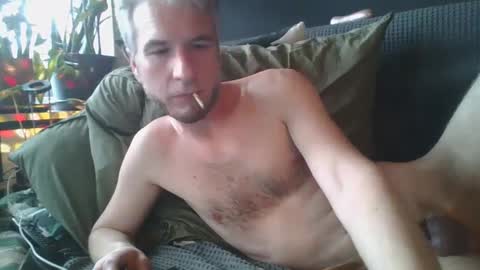 Snapshot of deebo1987 chatting on January 2, 2025, 9:33 am Deen online show from January 2, 2025, 9:33 am